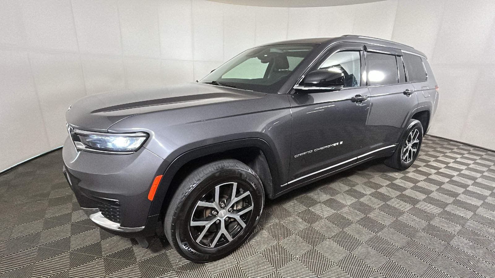 Used 2023 Jeep Grand Cherokee L Limited AWD/4WD image 8