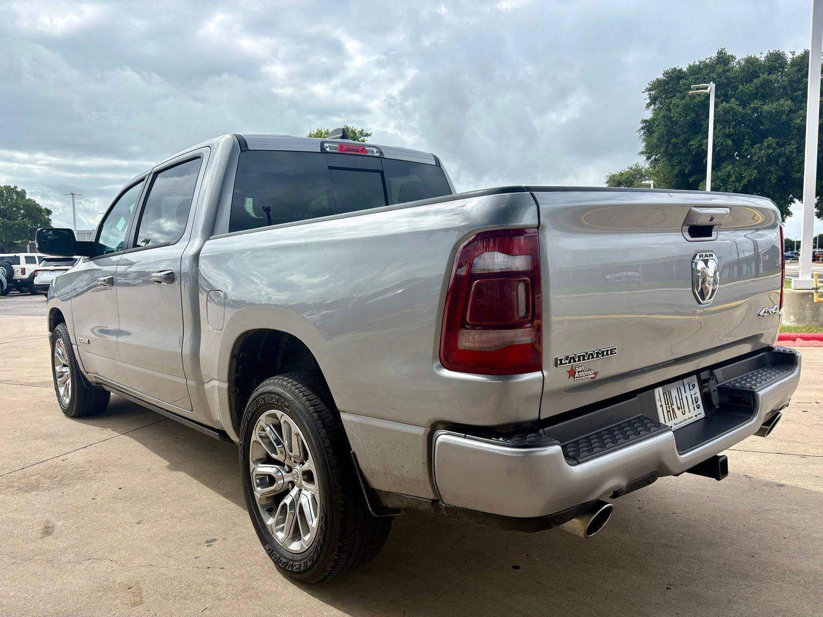 Used 2023 RAM 1500 Laramie AWD/4WD image 3