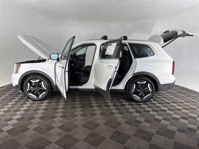 Certified 2025 Kia Telluride S image 11