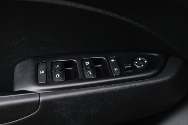 Used 2025 Hyundai Venue SEL FWD image 16