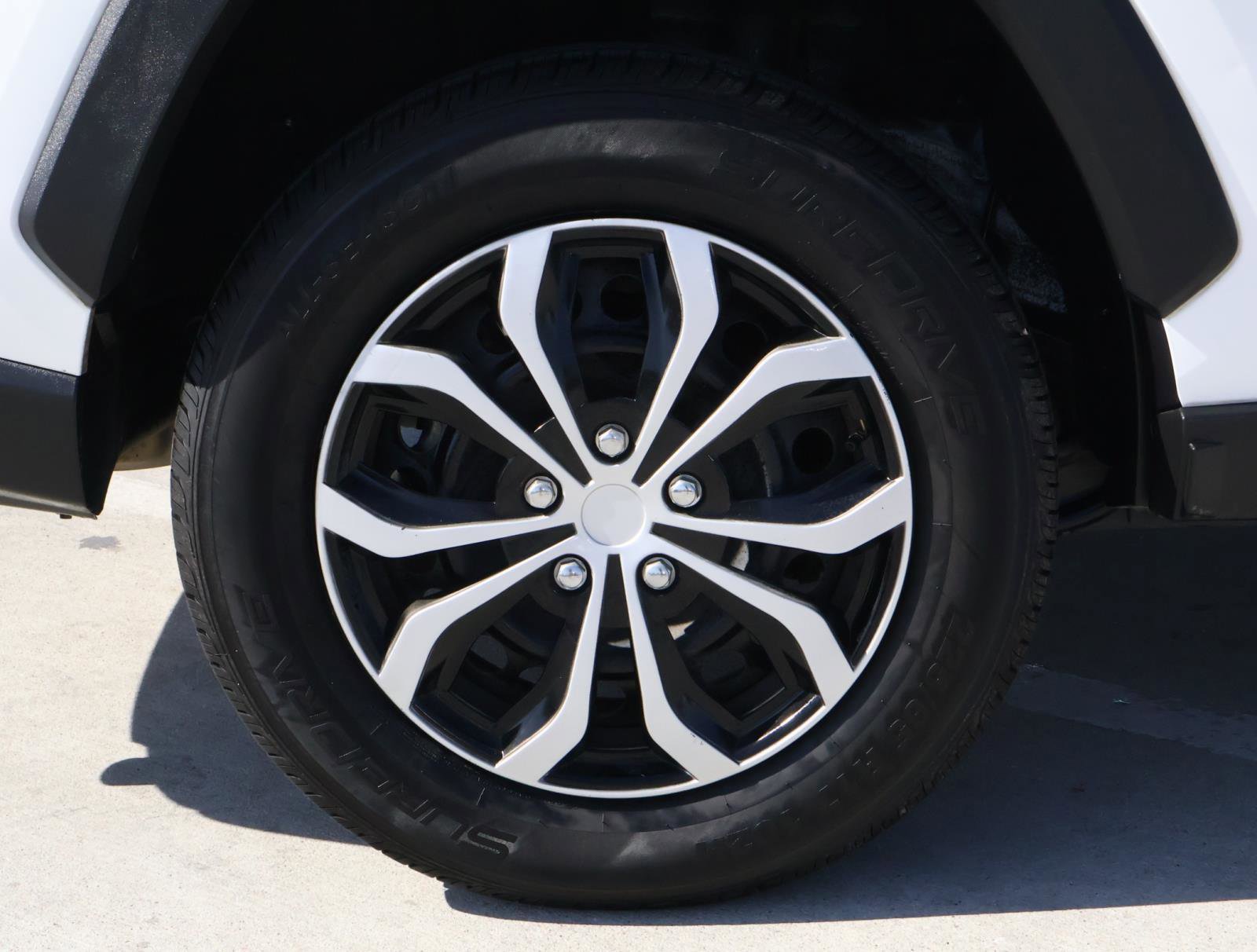 Used 2019 Toyota RAV4 LE image 9