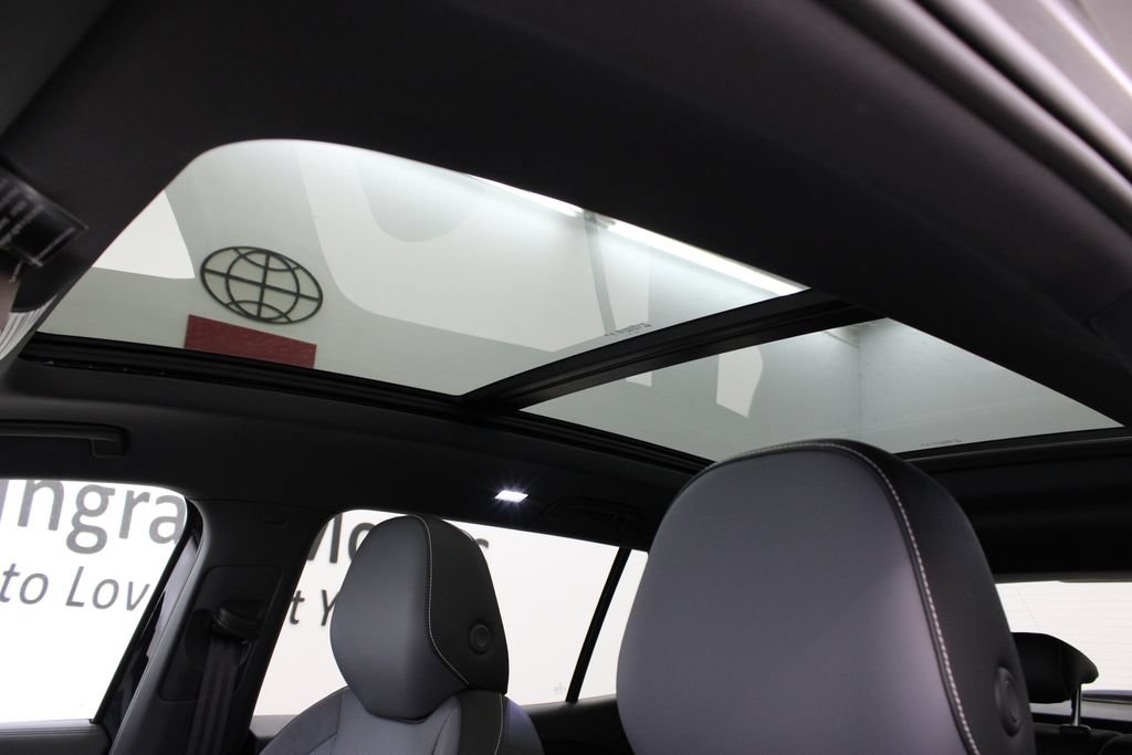 New 2026 Volkswagen Tiguan SE R-Line FWD image 12