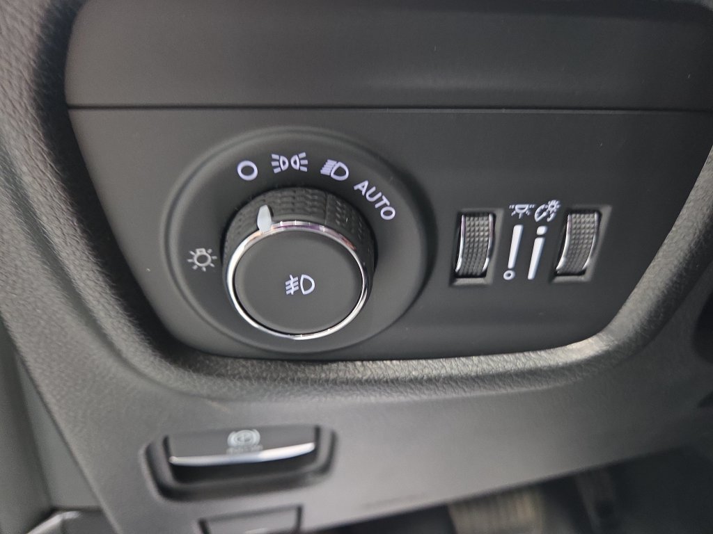 Used 2023 Jeep Grand Cherokee L Limited AWD/4WD image 33