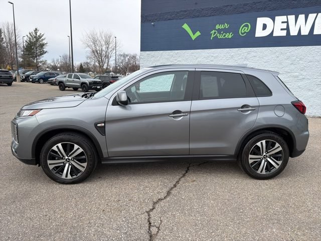 Used 2024 Mitsubishi Outlander Sport ES AWD/4WD image 2