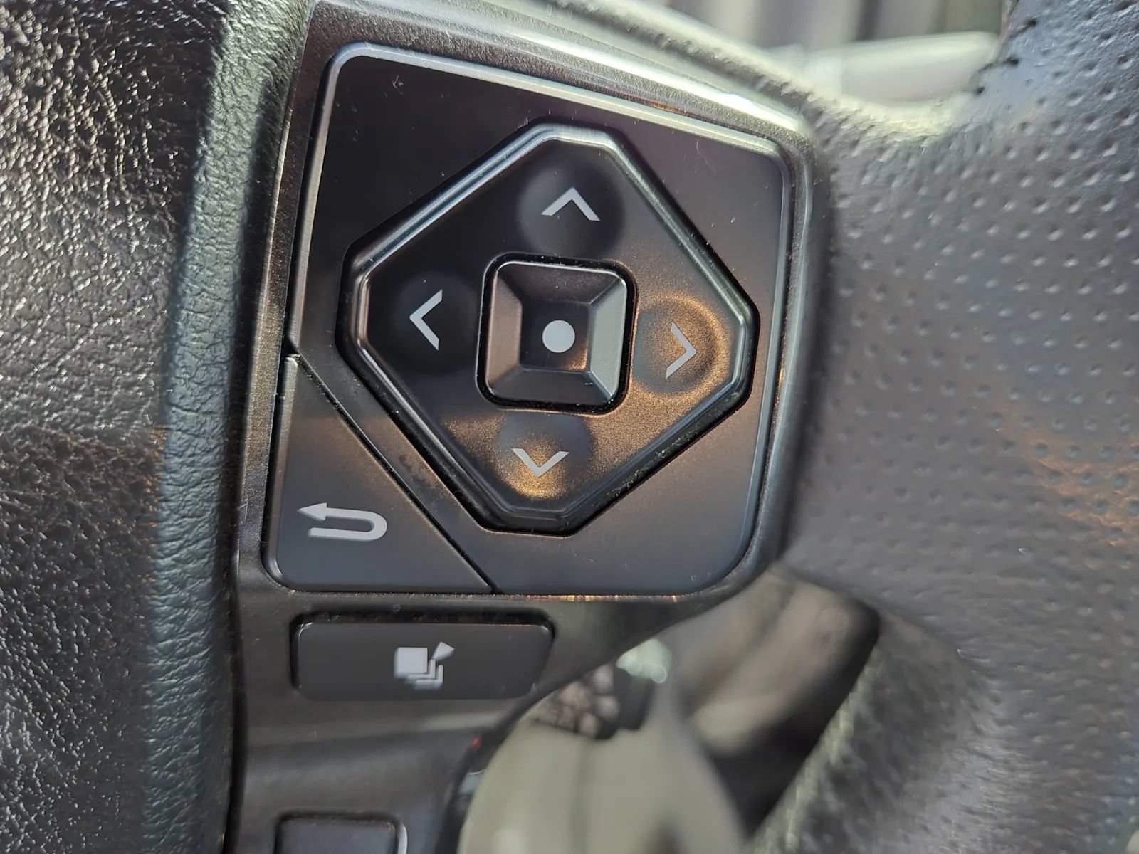 Used 2021 Toyota 4Runner TRD Off-Road AWD/4WD image 18