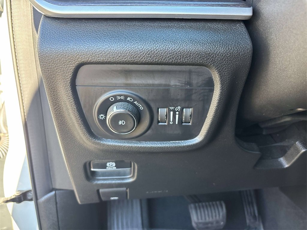 Used 2022 Jeep Grand Cherokee Limited image 17