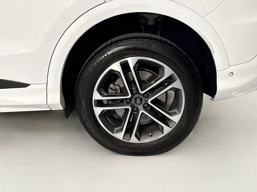 Used 2025 Audi Q5 Premium w/ Convenience Package AWD/4WD image 32