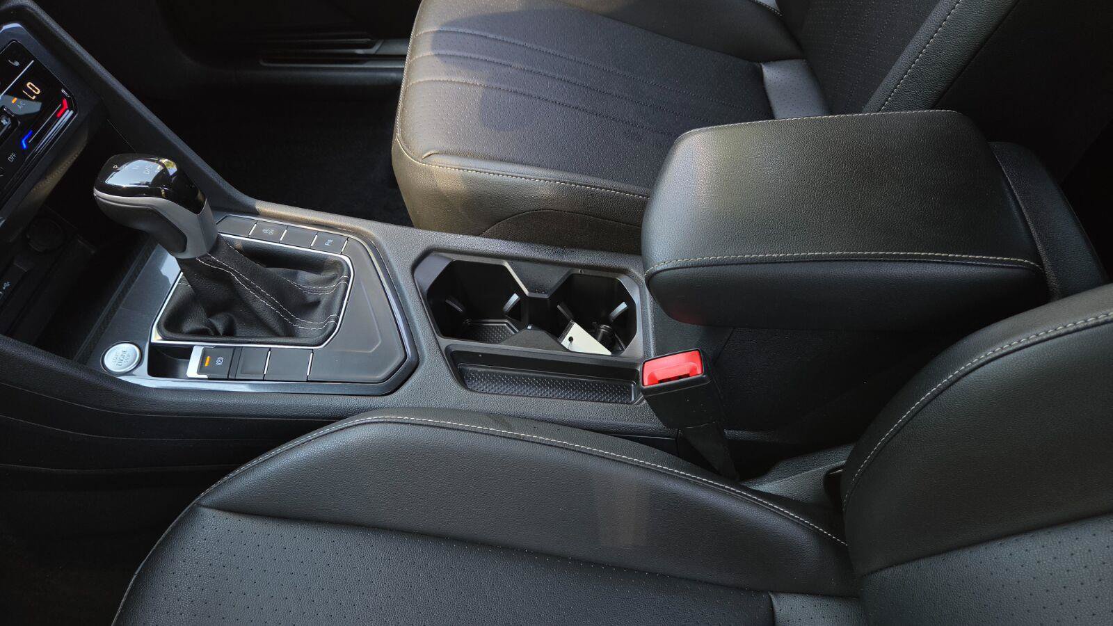 Certified 2024 Volkswagen Tiguan SE R-Line FWD image 39