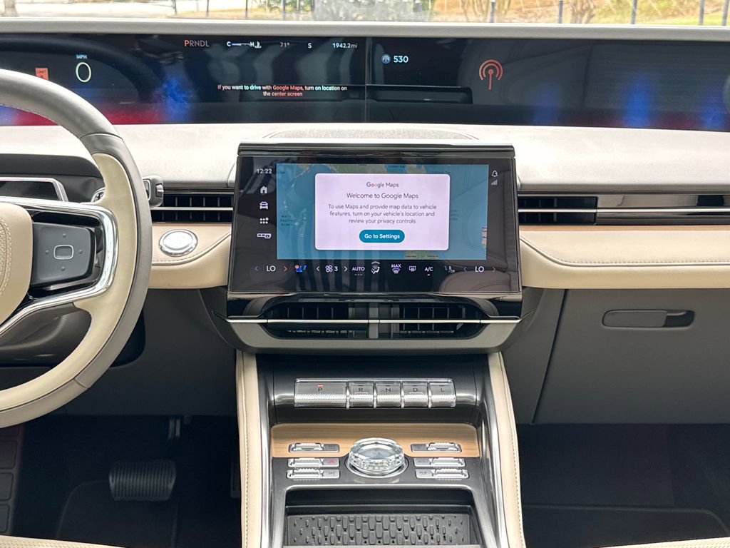 Used 2025 Lincoln Nautilus Reserve image 17