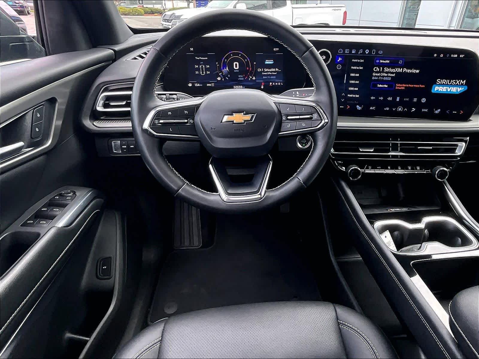Used 2025 Chevrolet Traverse LT AWD/4WD image 17