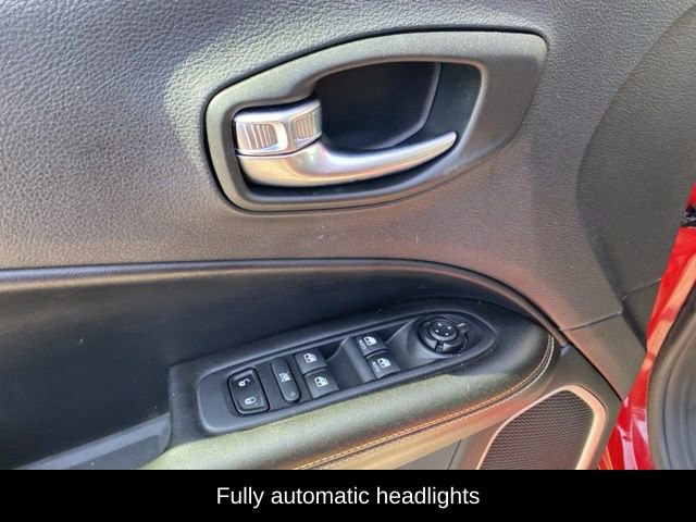 Used 2019 Jeep Compass Latitude FWD image 9