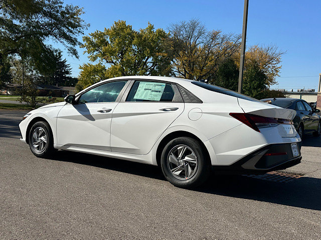 New 2026 Hyundai Elantra SE FWD image 5