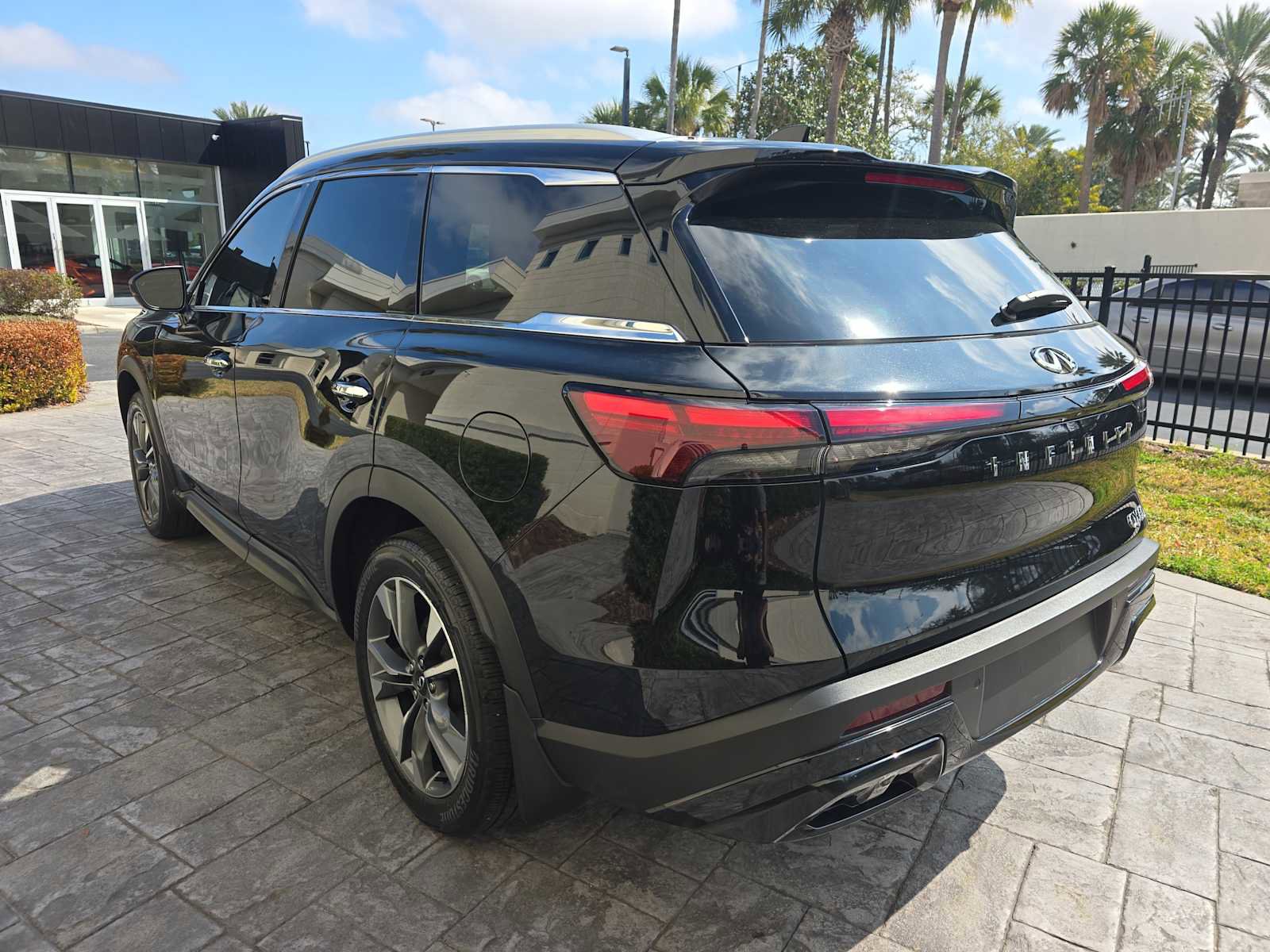 Certified 2025 INFINITI QX60 Luxe FWD image 6
