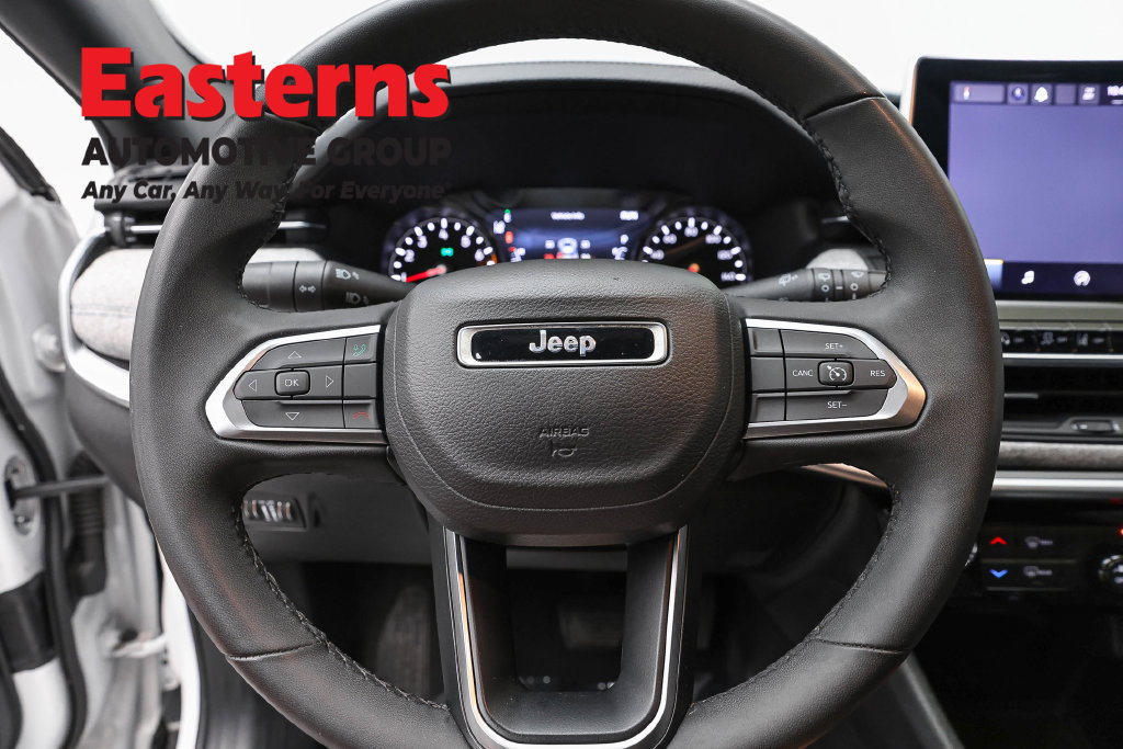 Used 2024 Jeep Compass Latitude AWD/4WD image 12