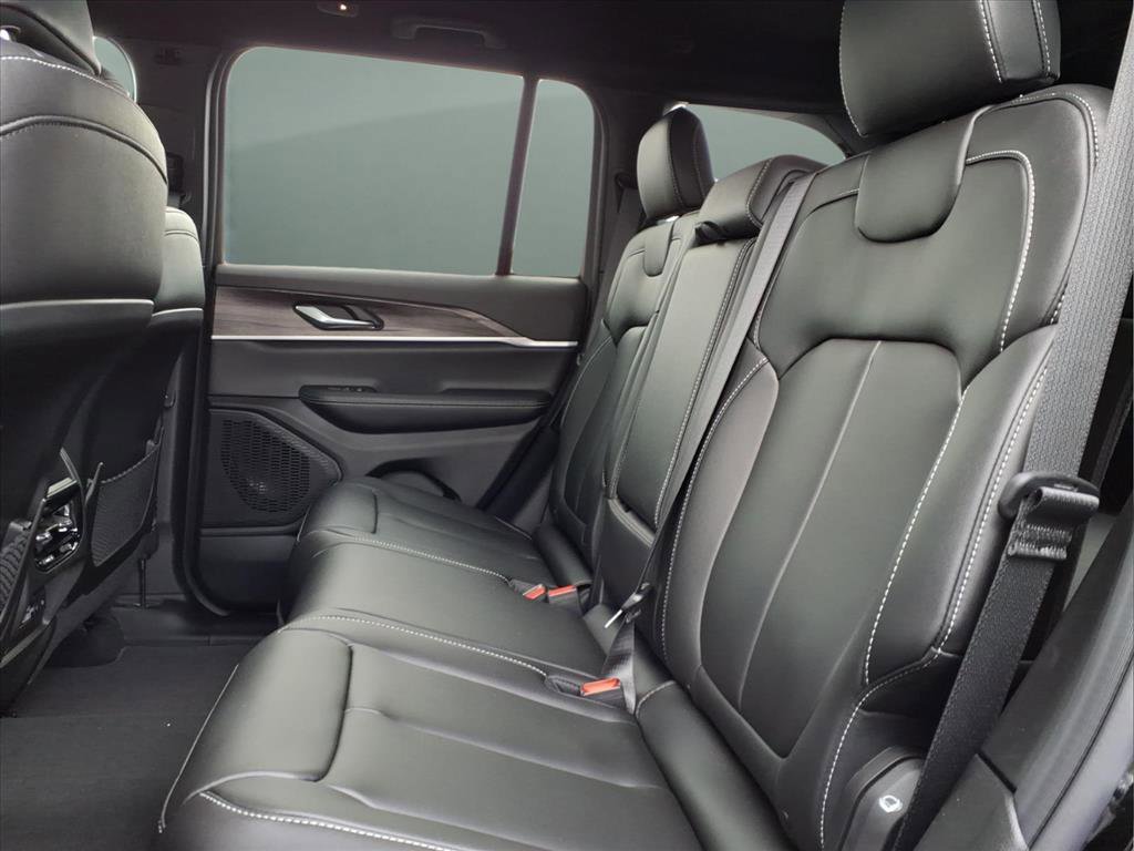 New 2025 Jeep Grand Cherokee Limited image 9