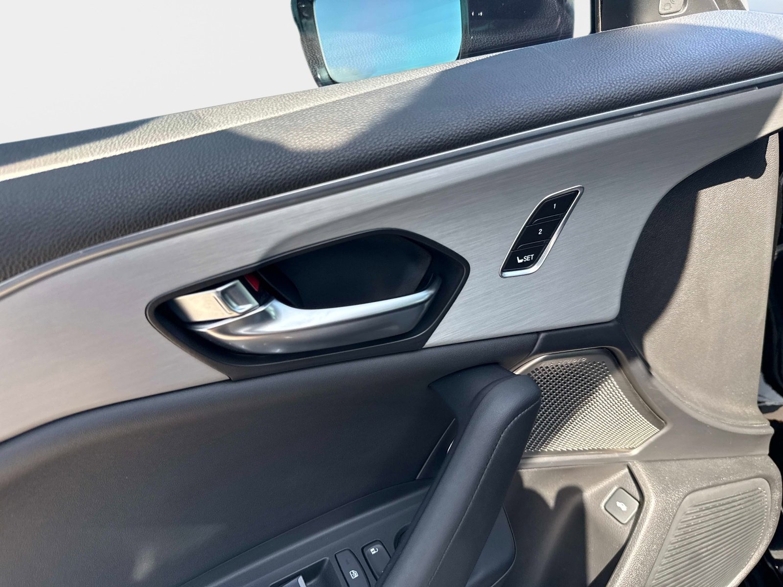 Certified 2025 Acura TLX w/ Technology Package image 17