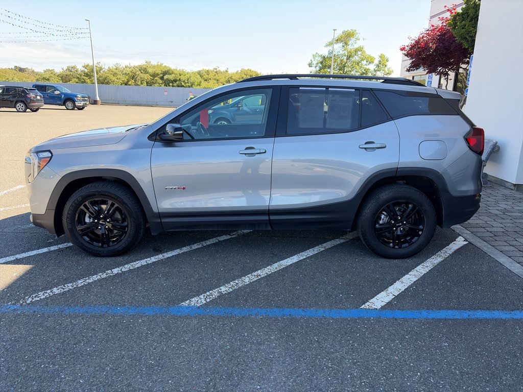 Used 2023 GMC Terrain AT4 AWD/4WD image 4