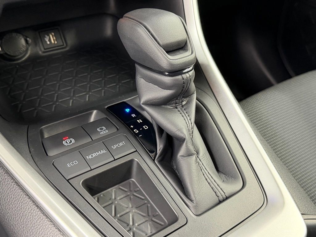 Certified 2025 Toyota RAV4 LE FWD image 29