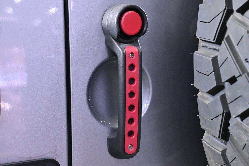 Used 2016 Jeep Wrangler Unlimited Sahara image 38