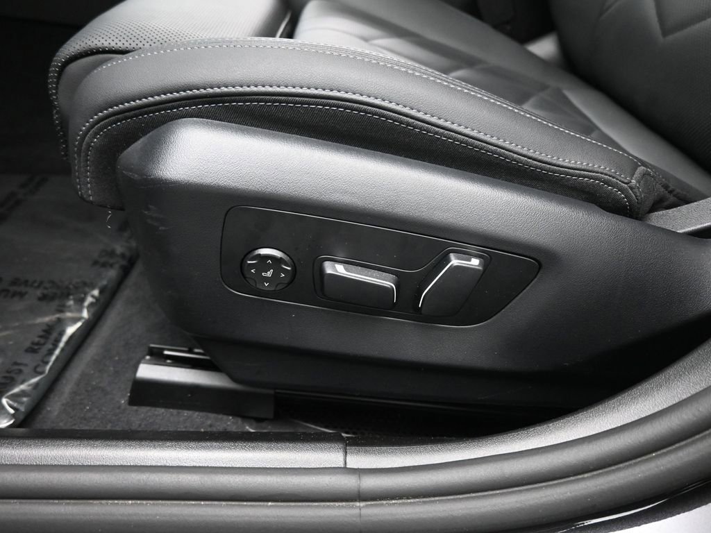 Used 2025 BMW 530i image 11