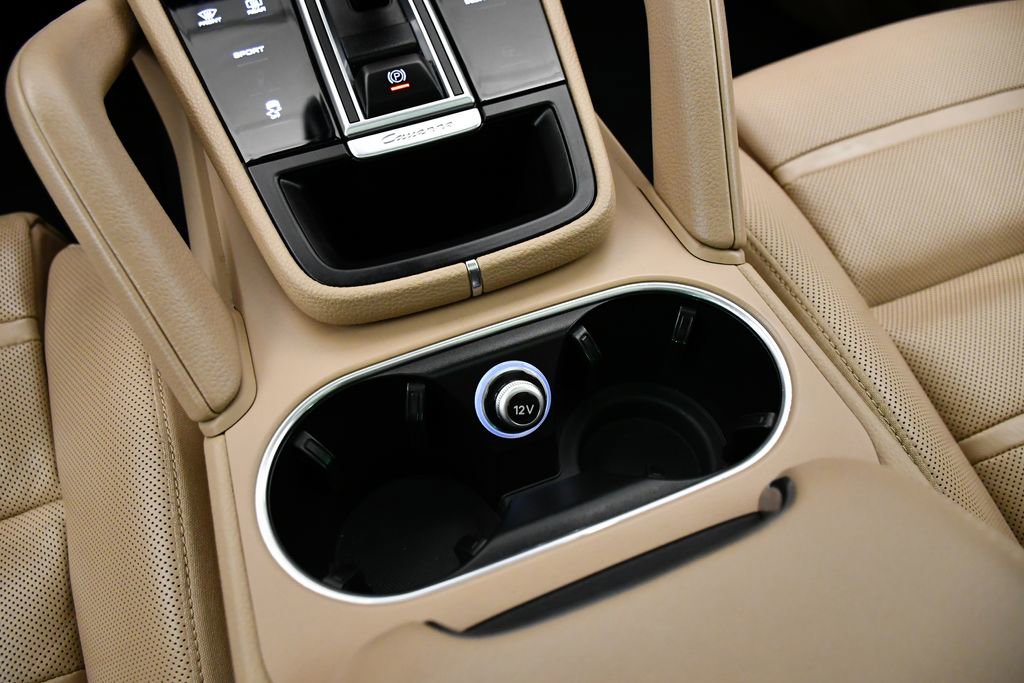 Used 2022 Porsche Cayenne Platinum Edition image 32