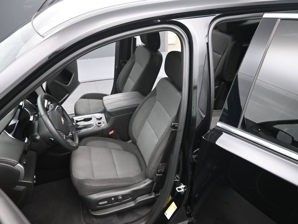 Used 2023 Chevrolet Traverse LT image 11
