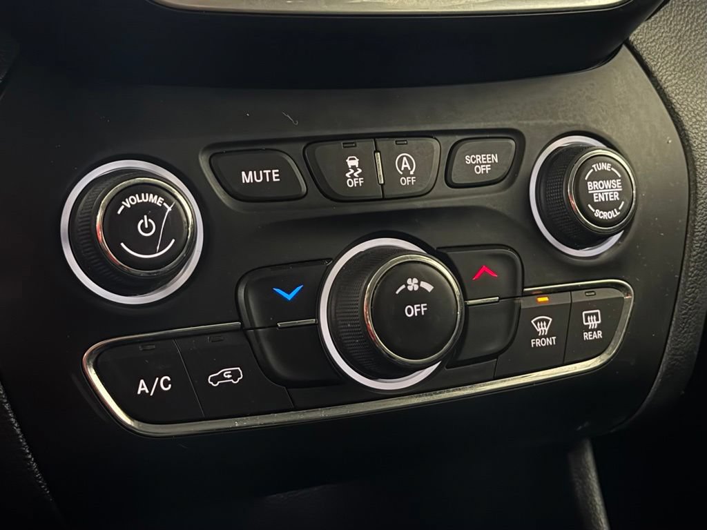 Used 2020 Jeep Cherokee Latitude Plus AWD/4WD image 20