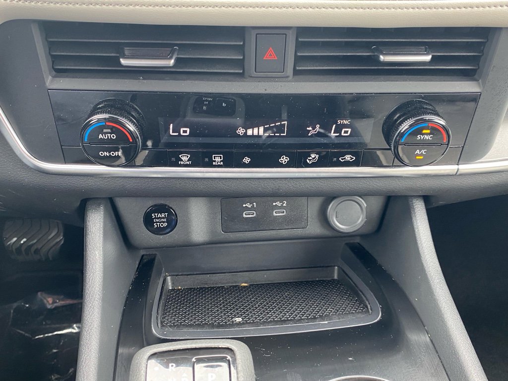 Used 2024 Nissan Rogue SV image 20