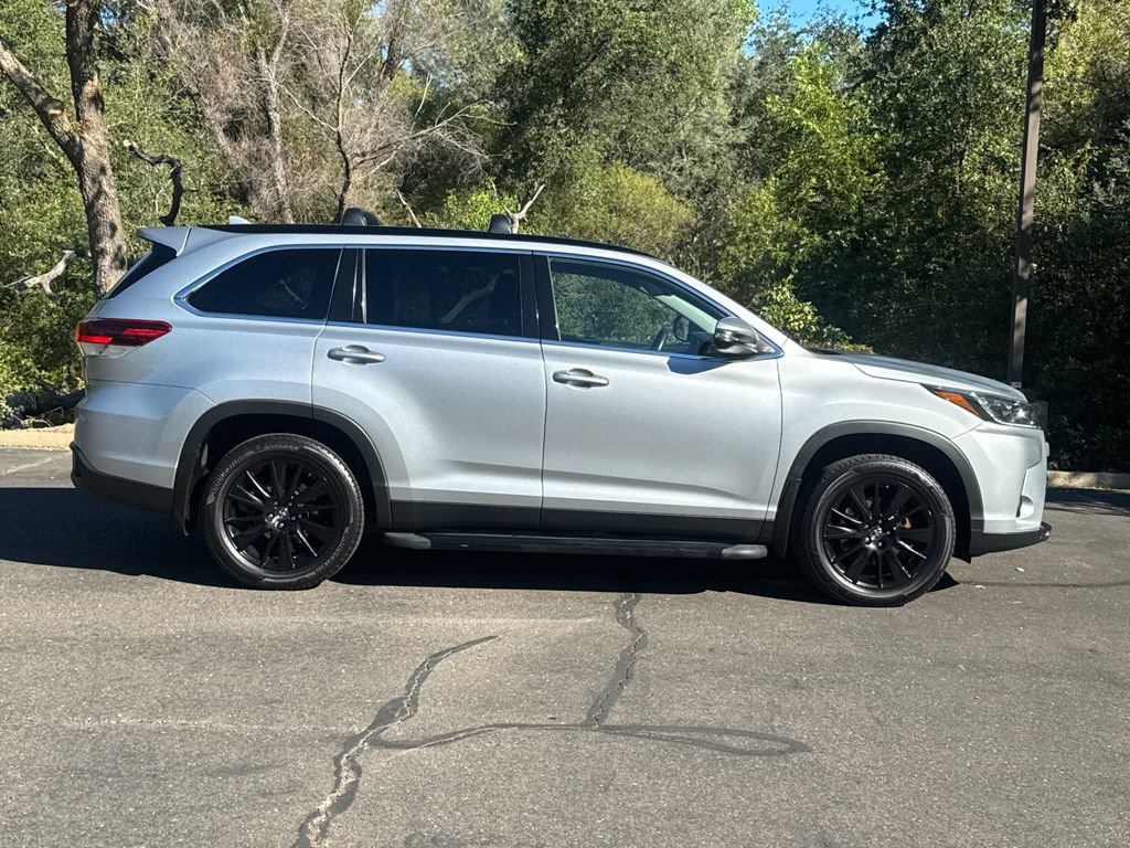 Used 2019 Toyota Highlander SE AWD/4WD image 4