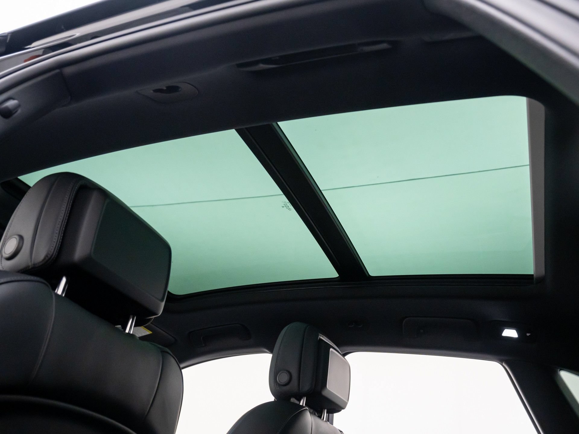 Certified 2026 Porsche Macan AWD/4WD image 18