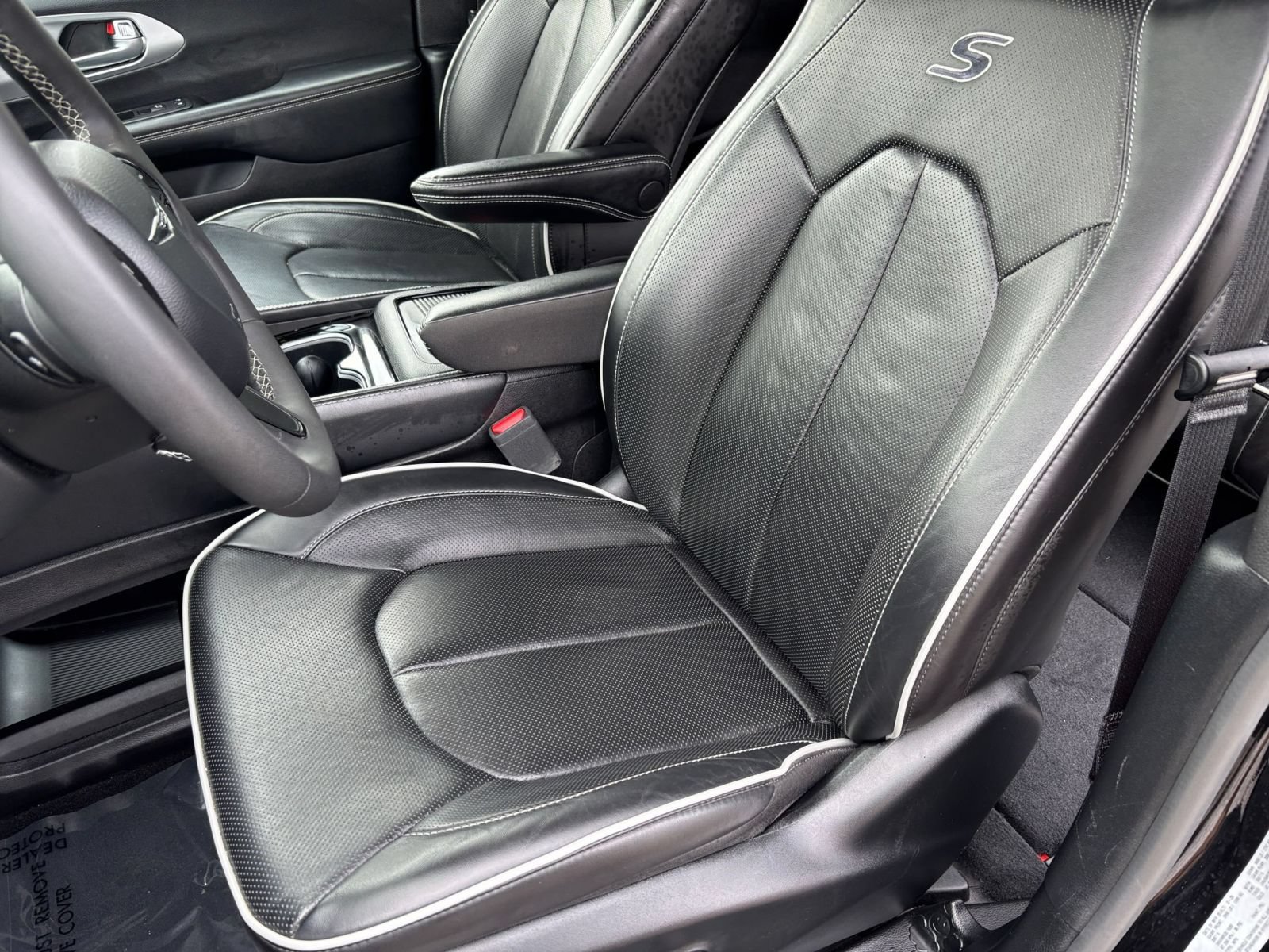 Used 2025 Chrysler Pacifica Limited FWD image 40