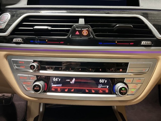 Used 2021 BMW 750i xDrive w/ M Sport Package image 33