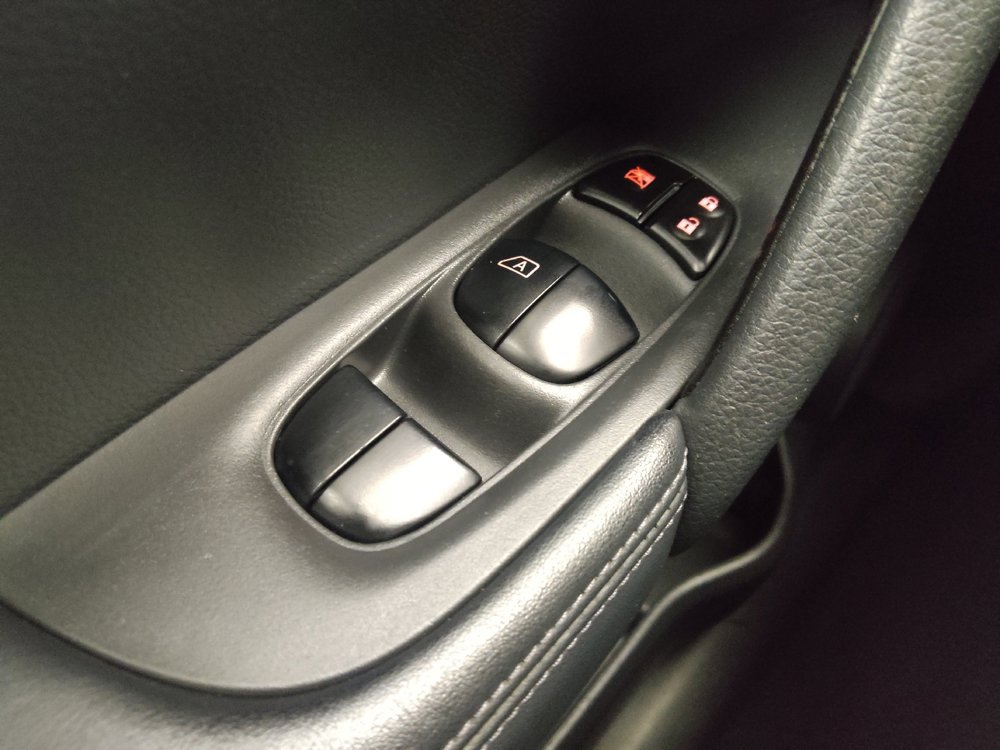 Used 2018 Nissan Rogue S AWD/4WD image 27