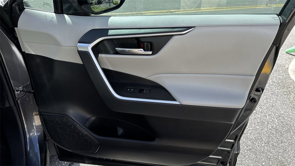 Used 2021 Toyota RAV4 XLE Premium image 44