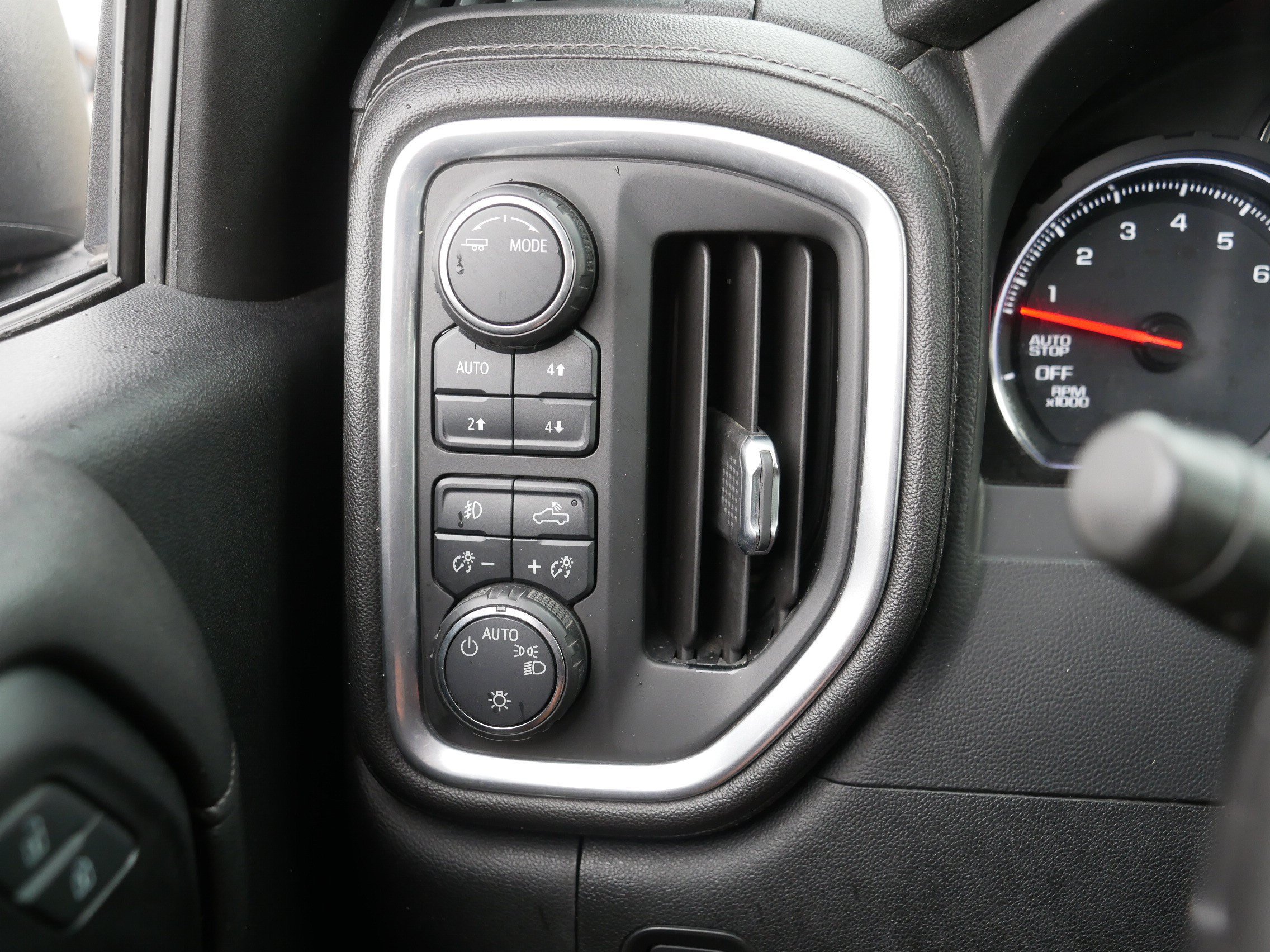 Used 2020 Chevrolet Silverado 1500 LT Trail Boss AWD/4WD image 27