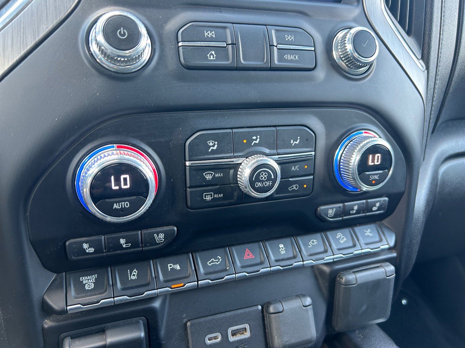 Used 2023 GMC Sierra 3500 Denali w/ Denali Ultimate Package image 18