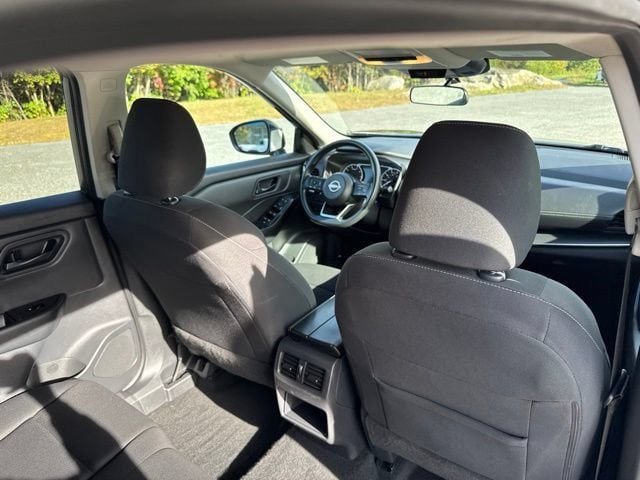 Used 2024 Nissan Rogue S AWD/4WD image 32