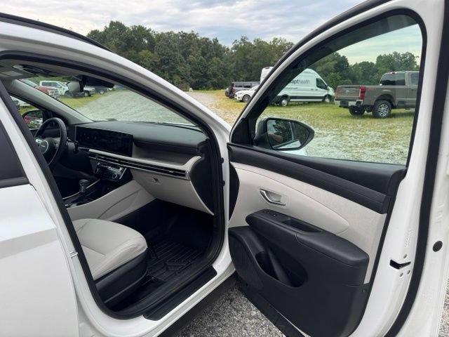 Used 2025 Hyundai Tucson SEL AWD/4WD image 14