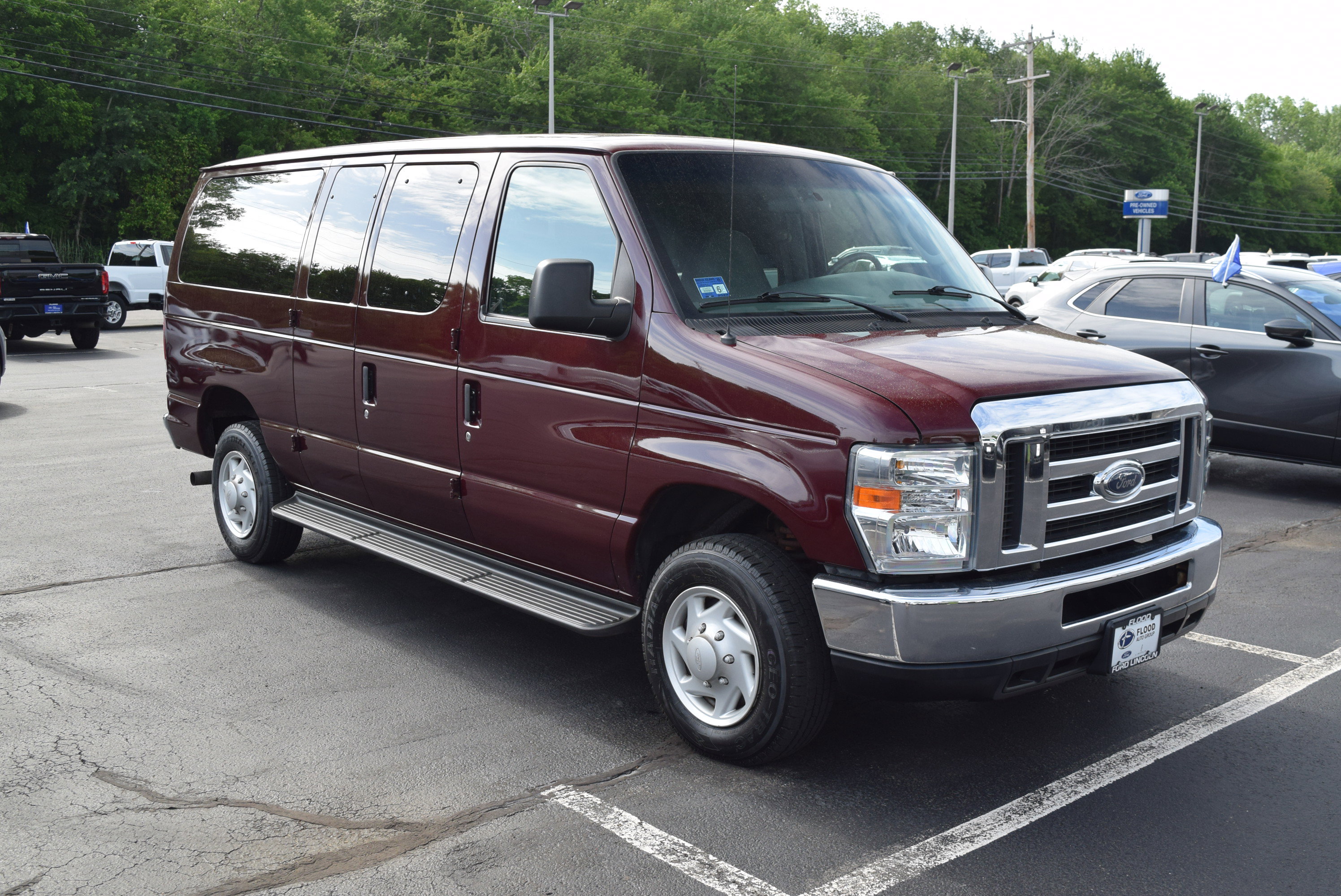 Used 2008 Ford E-350 and Econoline 350 Super Duty Wagon RWD image 1