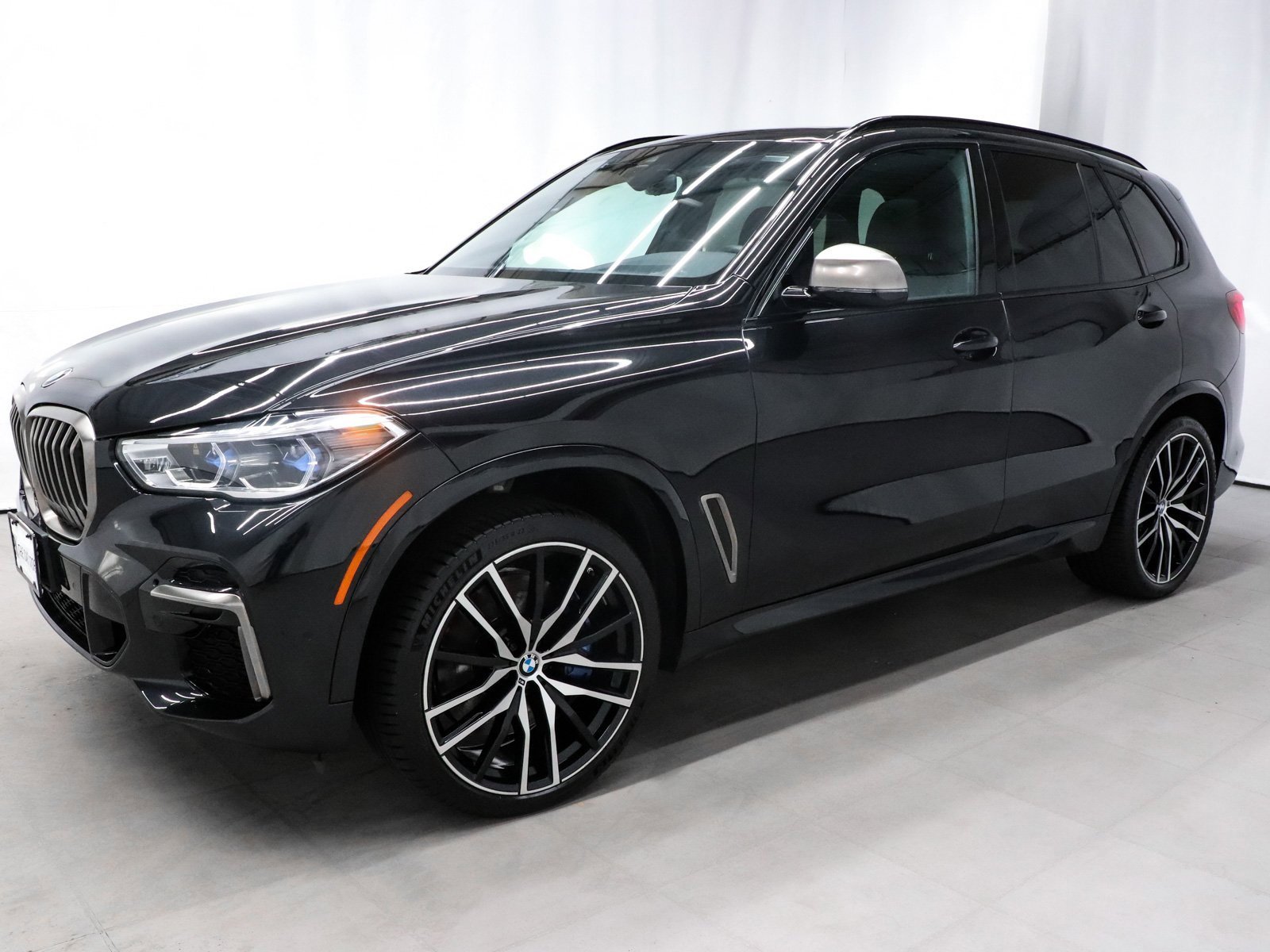 Used 2022 BMW X5 M50i w/ Executive Package image 3
