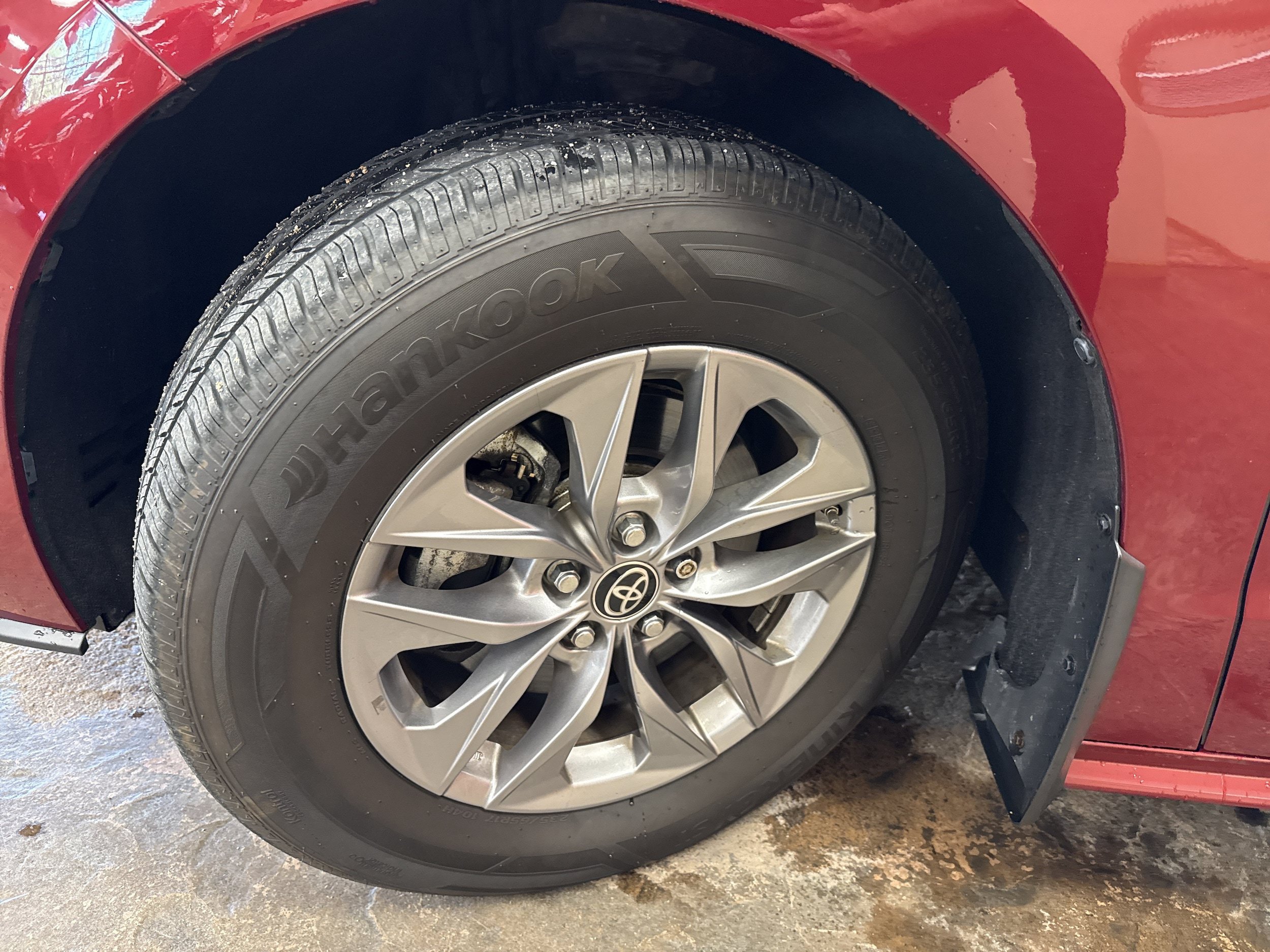 Used 2021 Toyota Sienna XLE w/ XLE Plus Package FWD image 4
