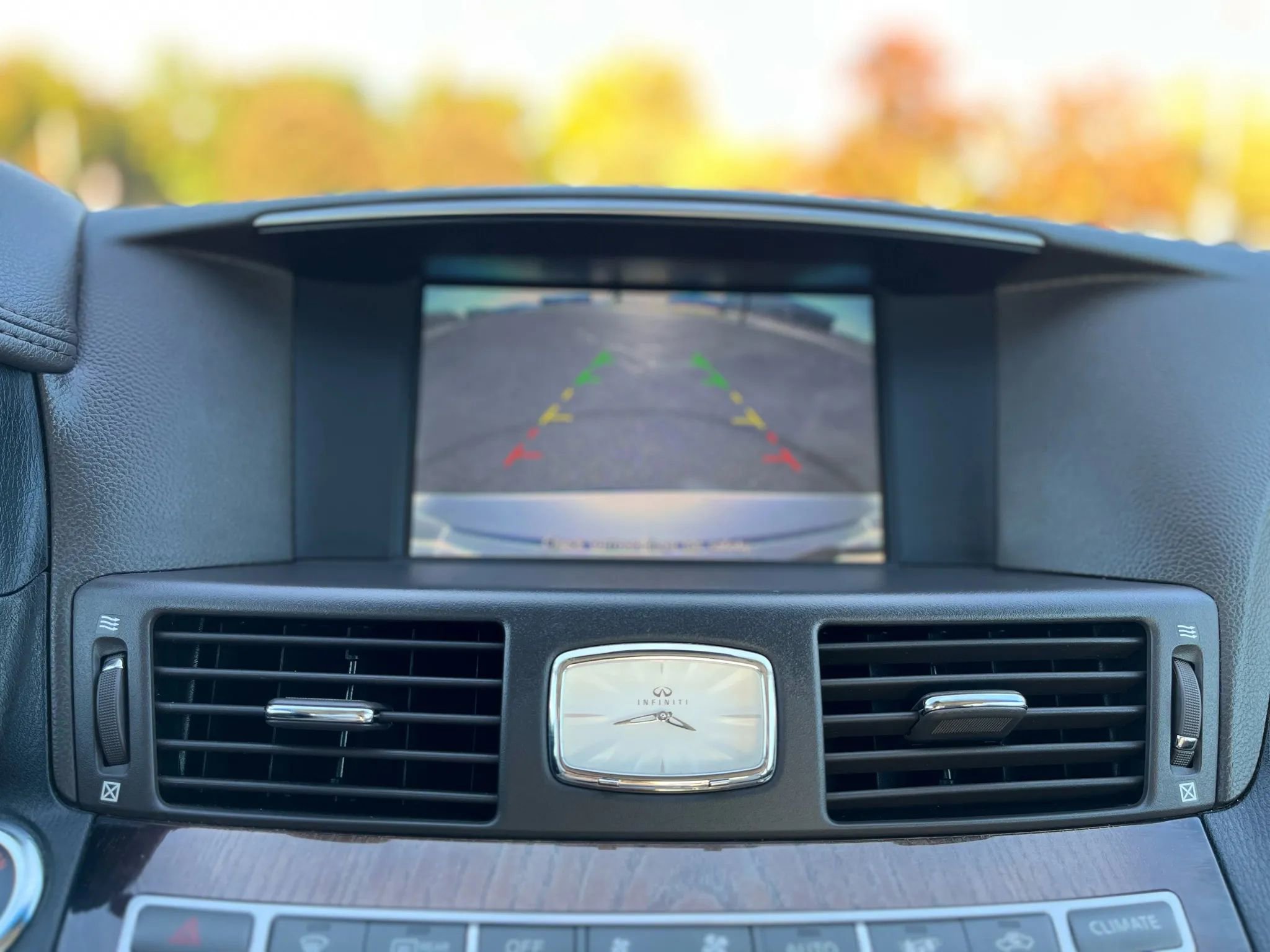 Used 2012 INFINITI M37 x w/ Deluxe Touring Pkg image 19