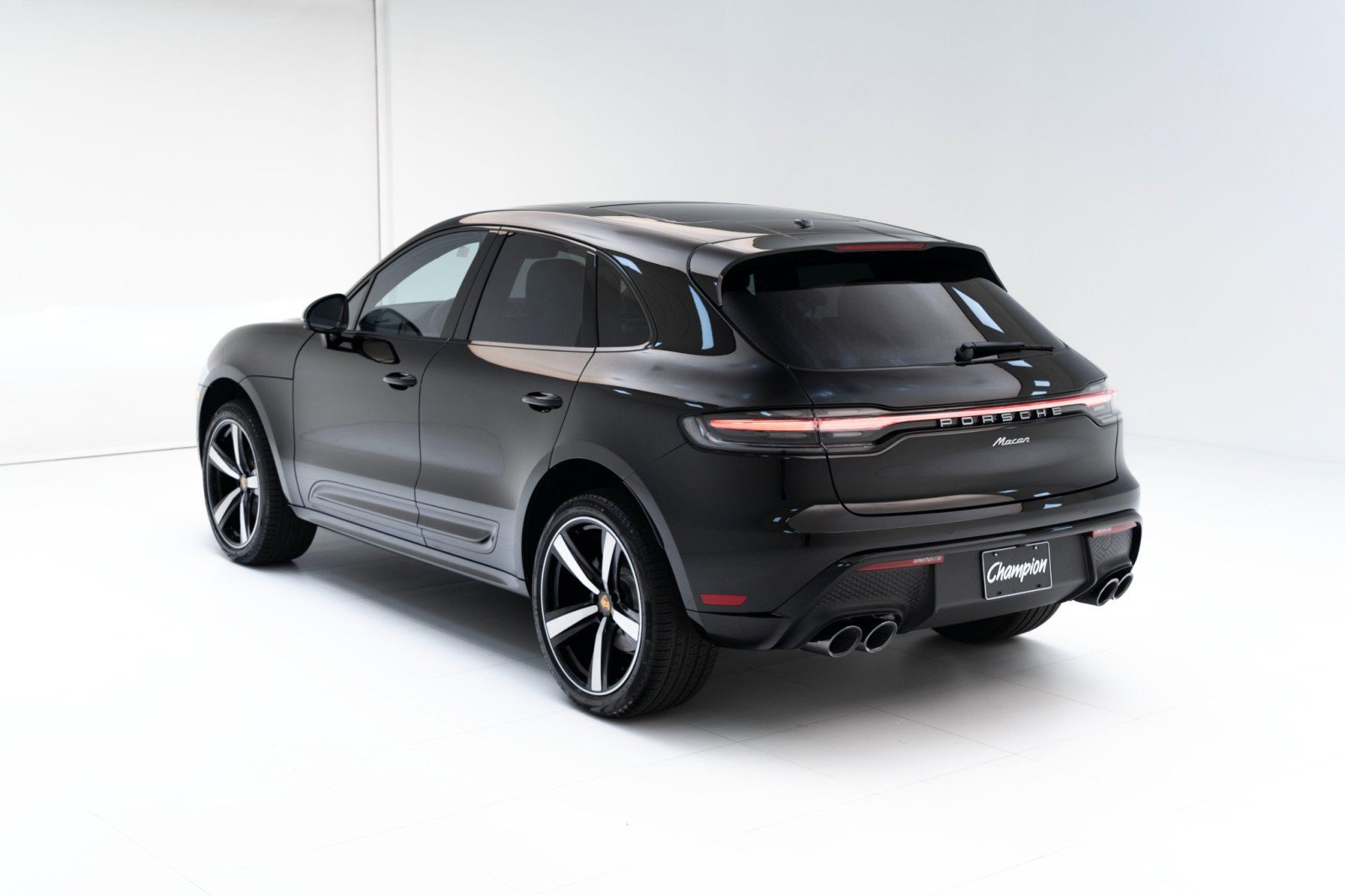 New 2025 Porsche Macan image 3