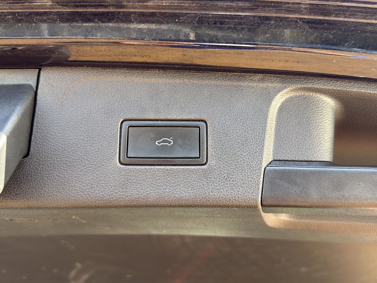 Used 2023 Volkswagen Atlas SE image 25