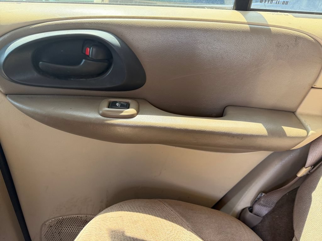 Used 2004 Chevrolet TrailBlazer LS w/ LS Preferred Equipment Group AWD/4WD image 31