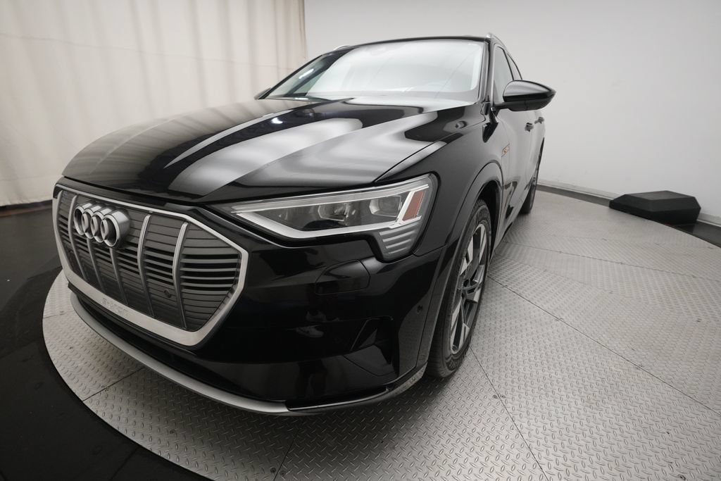 Used 2022 Audi e-tron Premium Plus w/ Premium Plus Package AWD/4WD image 11
