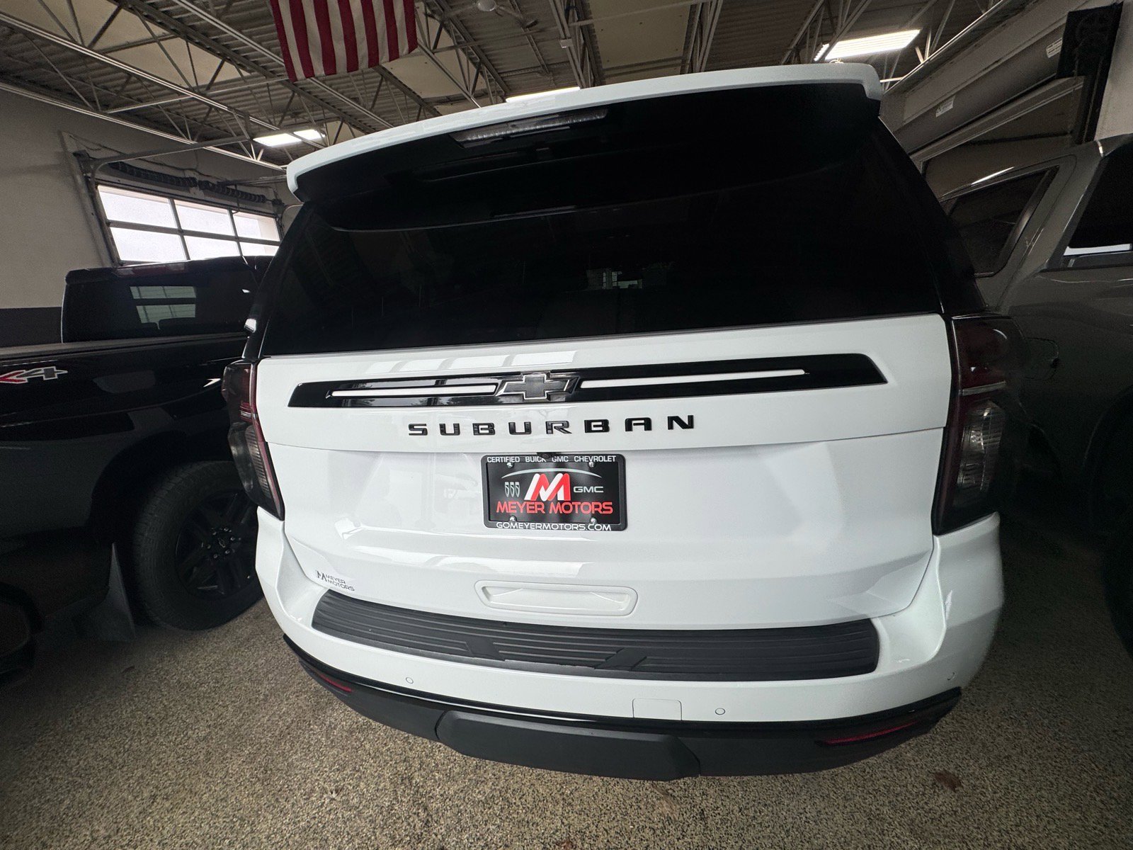 Used 2023 Chevrolet Suburban Z71 w/ Luxury Package AWD/4WD image 6