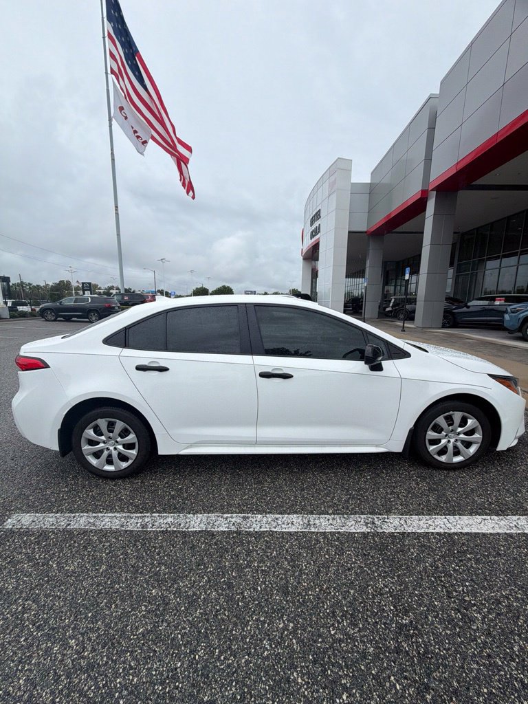 Used 2025 Toyota Corolla LE FWD image 4