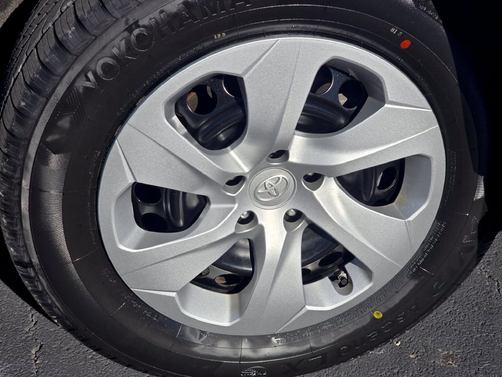 Used 2024 Toyota RAV4 LE FWD image 10