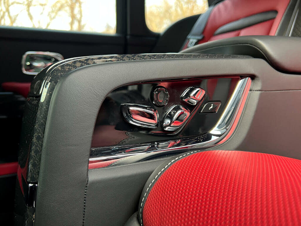 Used 2022 Rolls-Royce Cullinan Black Badge image 13